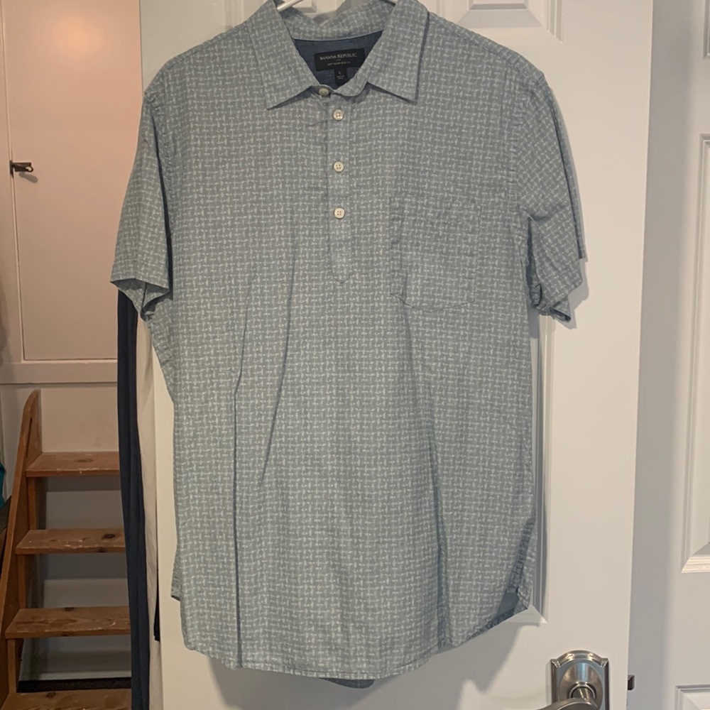 Banana Republic Short Sleeve 4 Button Shirt